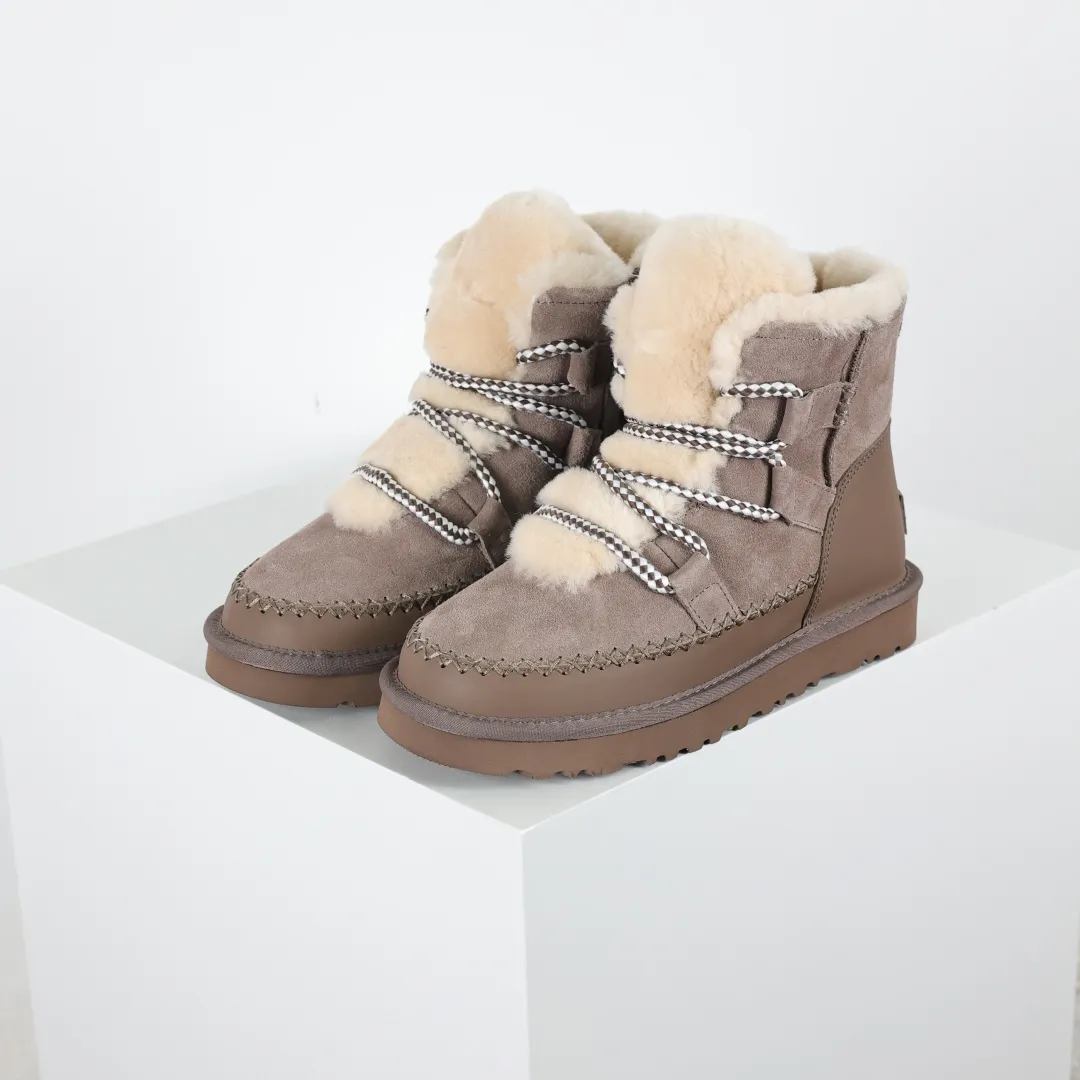 Copywriting price 💰720 The core recommendation is good price UGG sheepskin and fur integrated snow boots for women. Exclusively for foreign trade on the foreign trade platform. UGG new snow boots 1174574. Produced by the production line of ten-year-old brand shoemaking factories. Pay attention to every detail. Longfeng A-grade genuine sheepskin and fur integrated. Completely built in accordance with the ZP process. Size: 35 36 37 38 39 40